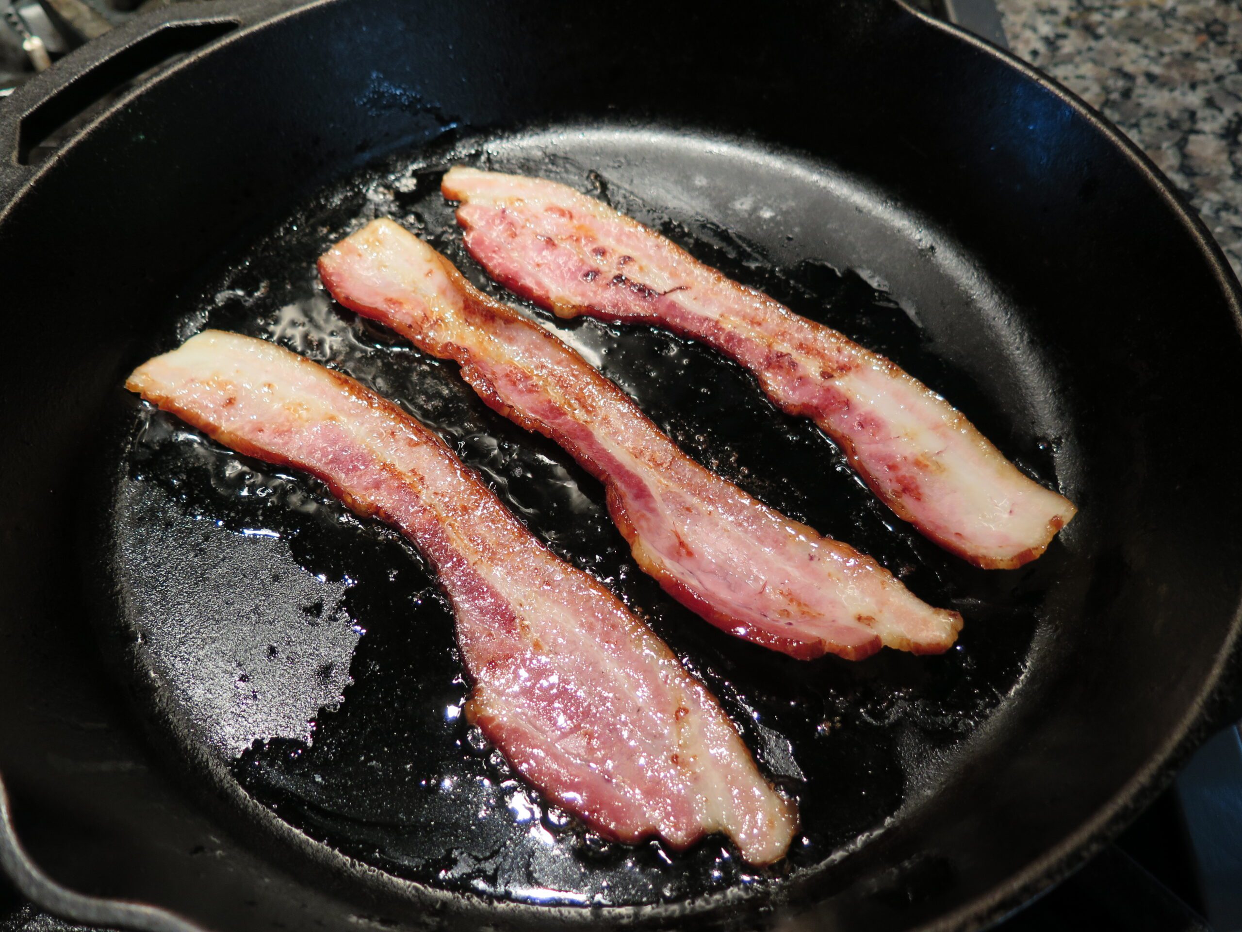 Cooked bacon in lodge cast iron